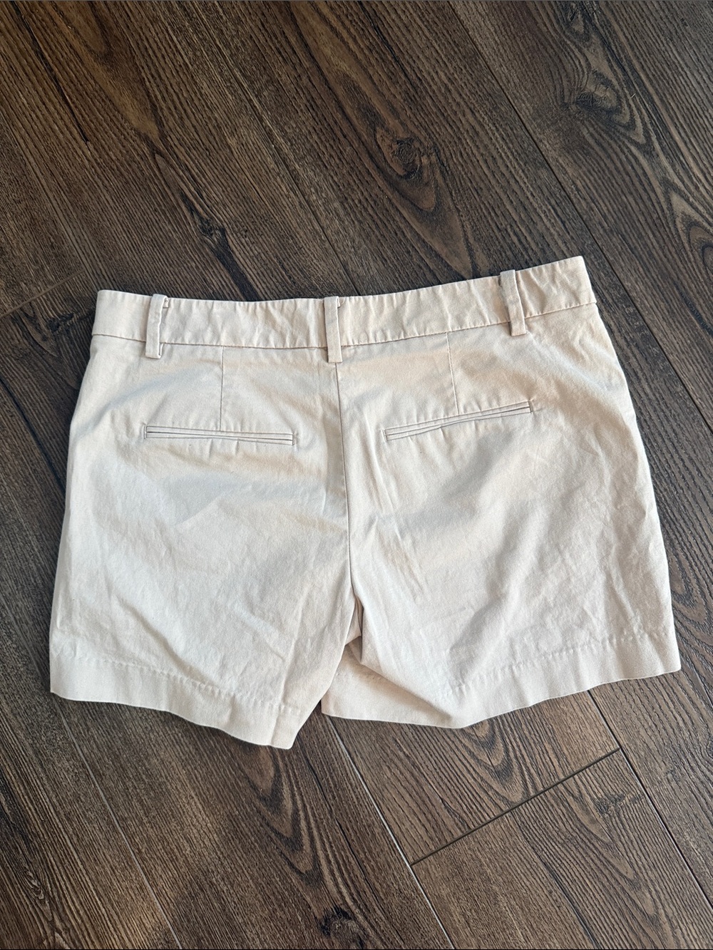Ann Taylor The City Short Devin Fit Mid Rise in Soft Khaki 2 - Picture 4 of 6